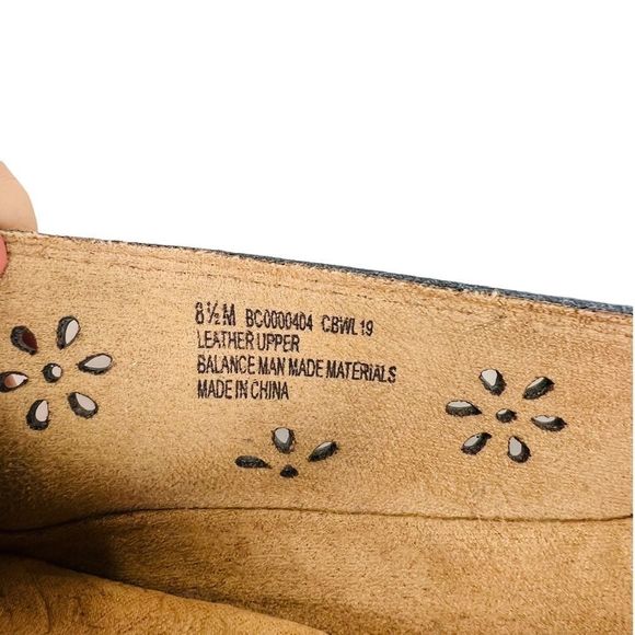 Born CONCEPTS b.o.c Women's Poha Leather Slip-On Flat Loafer Blue 8.5 EUC - Picture 12 of 13